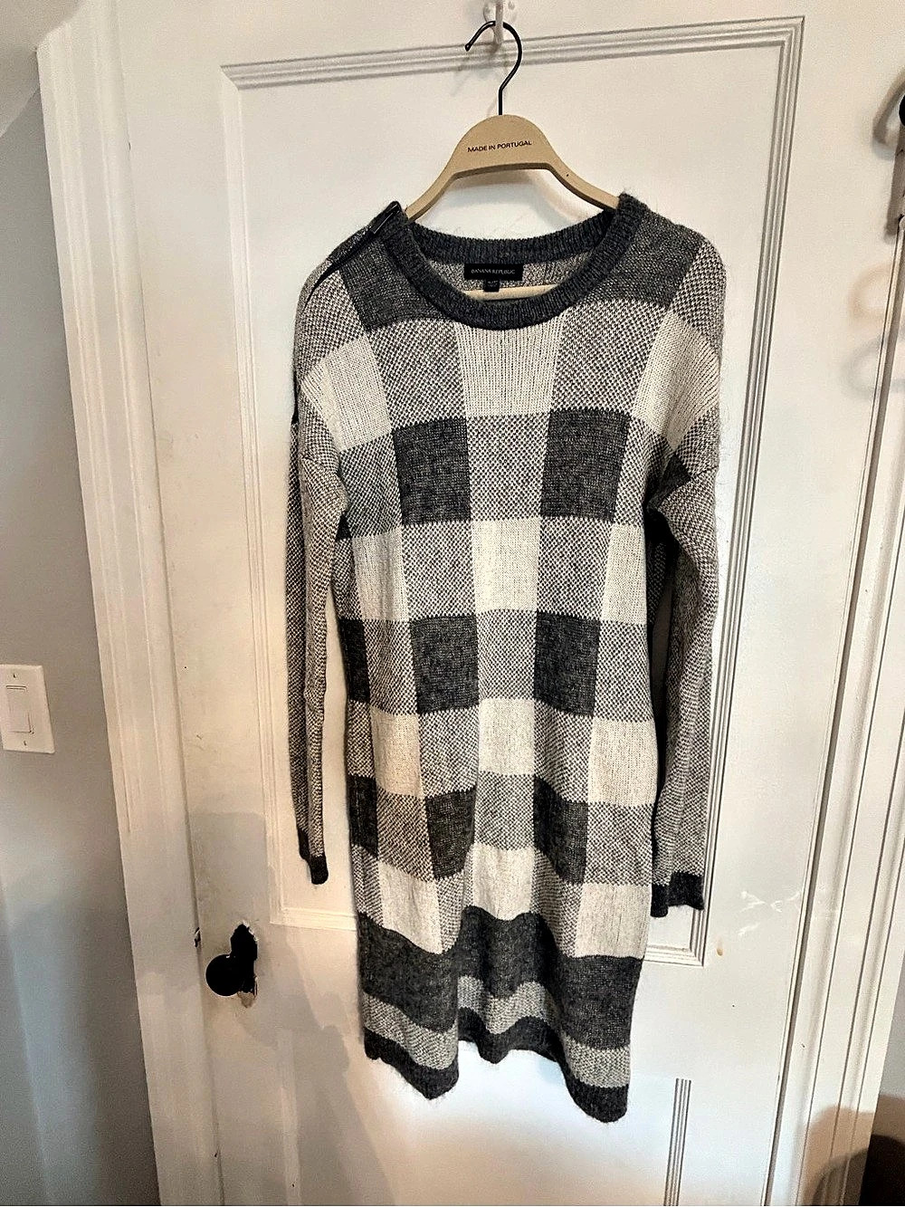 Banana Republic Checkered Sweater in Gray & White Size Small Like New